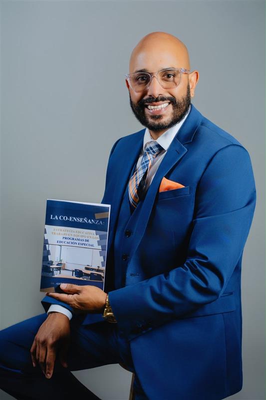 Dr. José L. Santiago Castillo holding La Co-Enseñanza